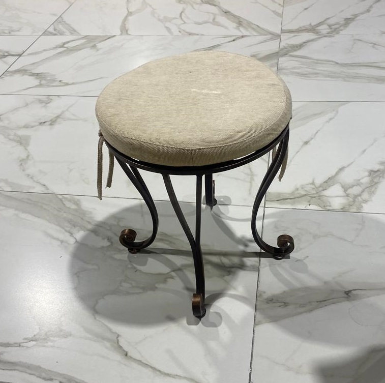 Пуф/банкетка на кованых ножках