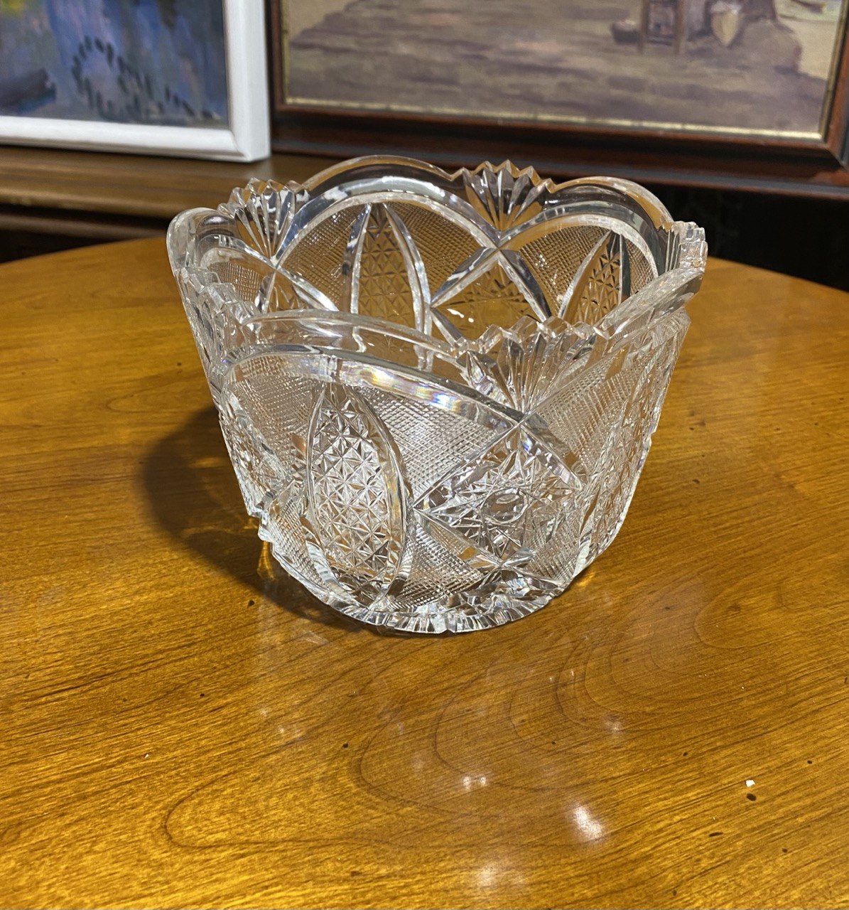 Конфетница салатник с резным декором