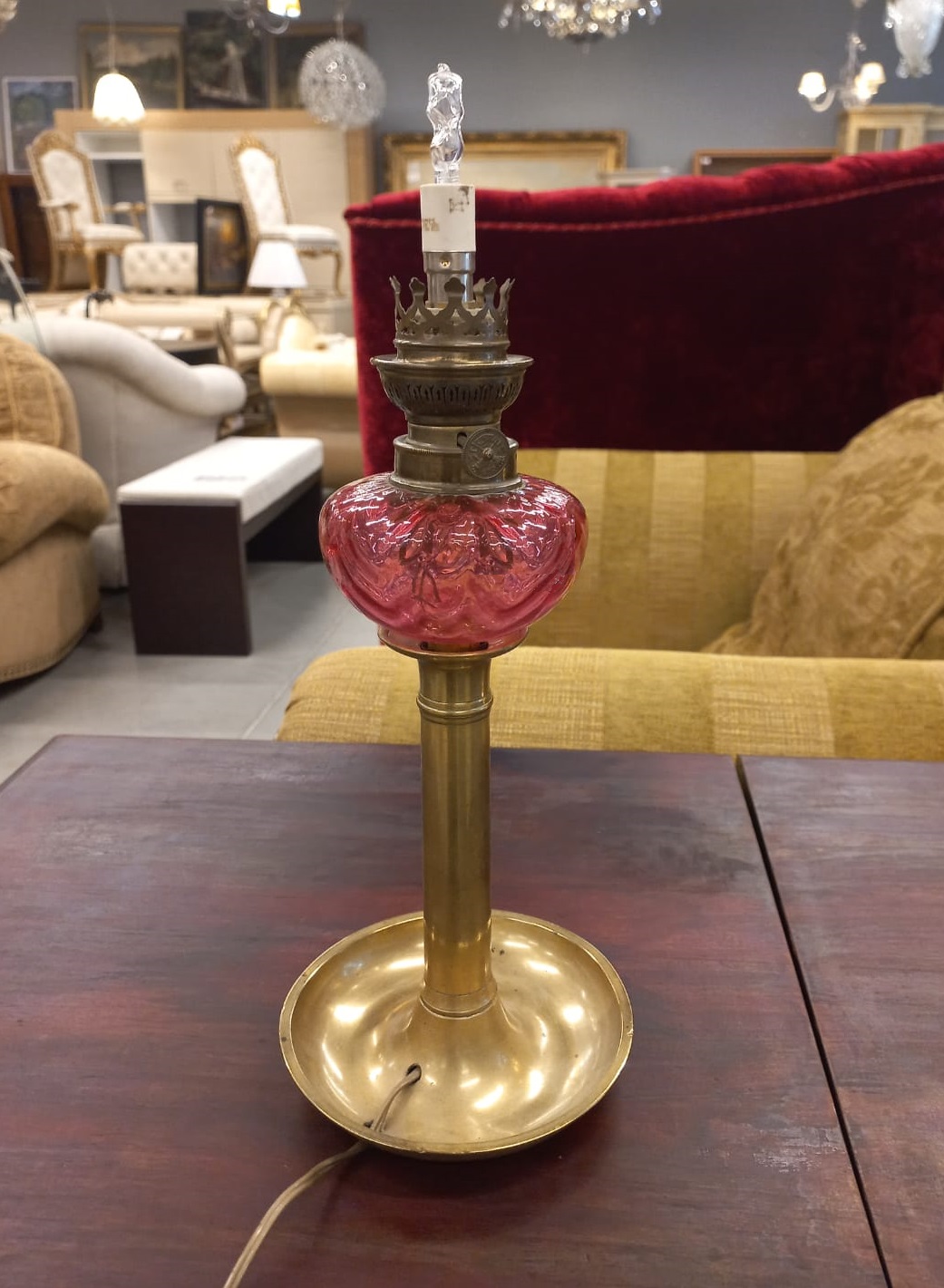 Винтажная настольная лампа с корпусом из розового стекла, клеймо 