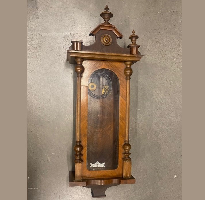 Старинные настенные часы Lenzkirch (корпус).